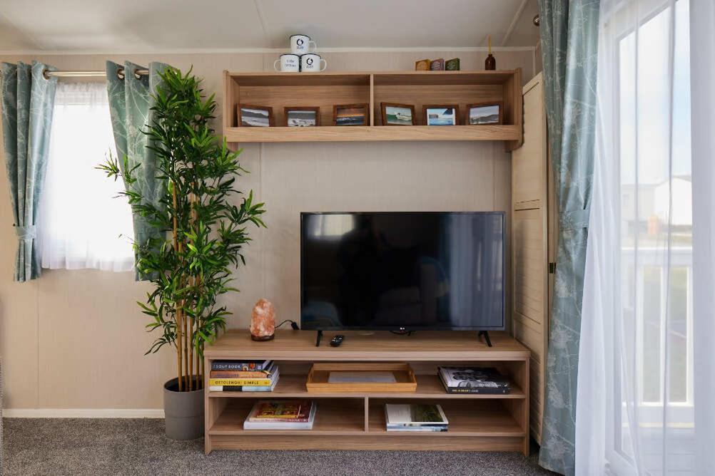Nirvana Coastal Retreat Holiday Home Cayton Buitenkant foto