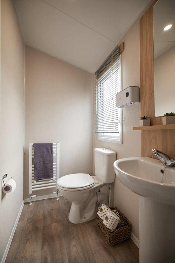 Nirvana Coastal Retreat Holiday Home Cayton Buitenkant foto