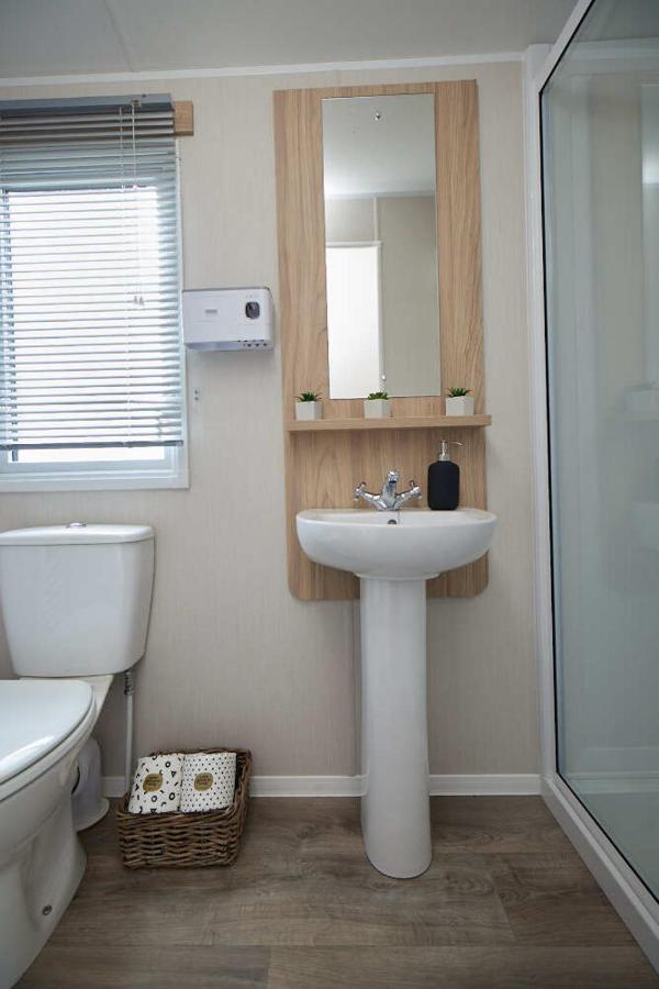 Nirvana Coastal Retreat Holiday Home Cayton Buitenkant foto